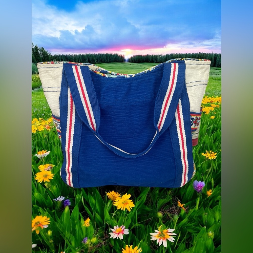 VERA BRADLEY Stylish Blue Tote Bag